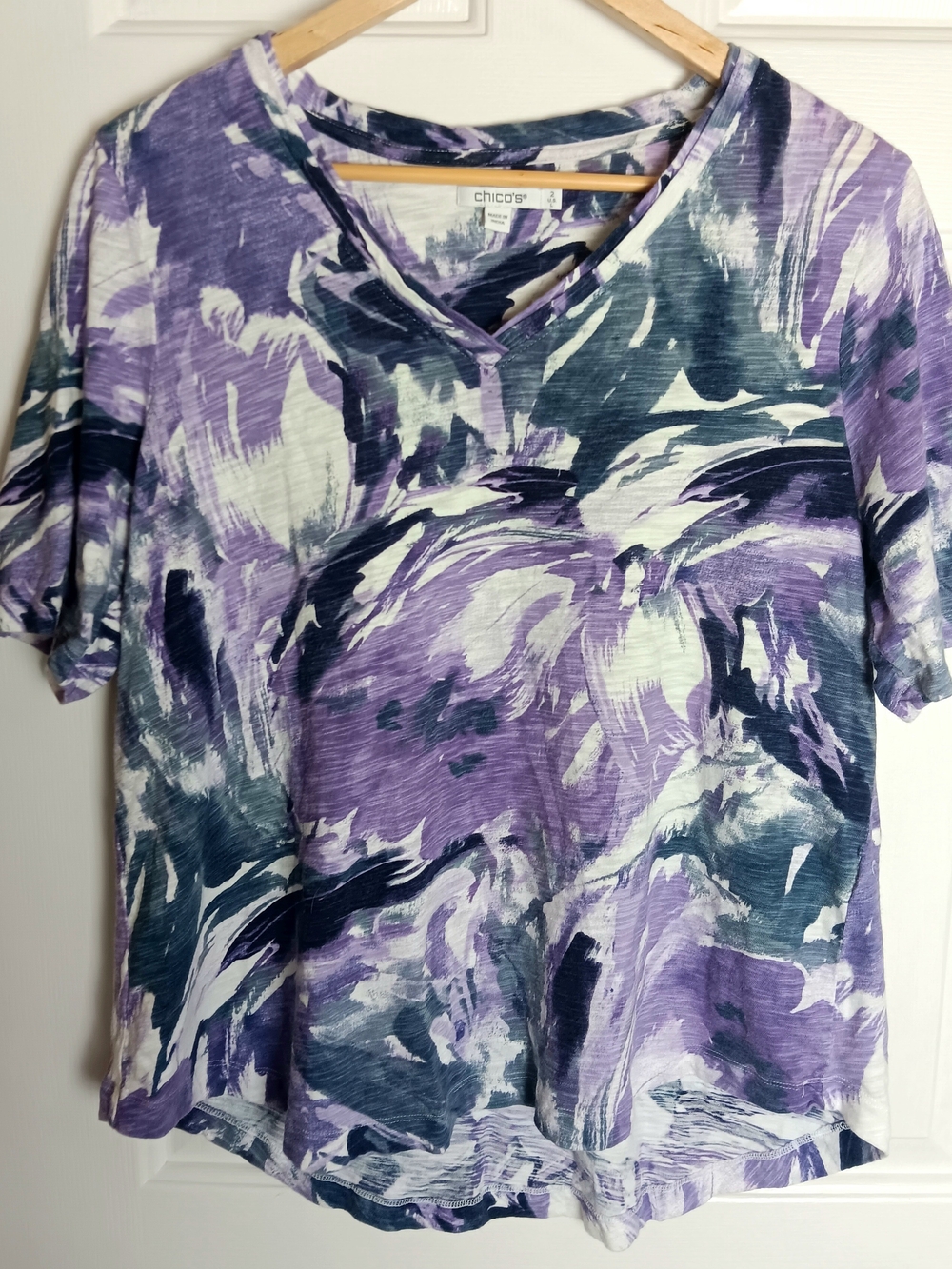 Chico's Size Large Short Sleeve Top V Neck Purple Gray White Abstract Watercolor